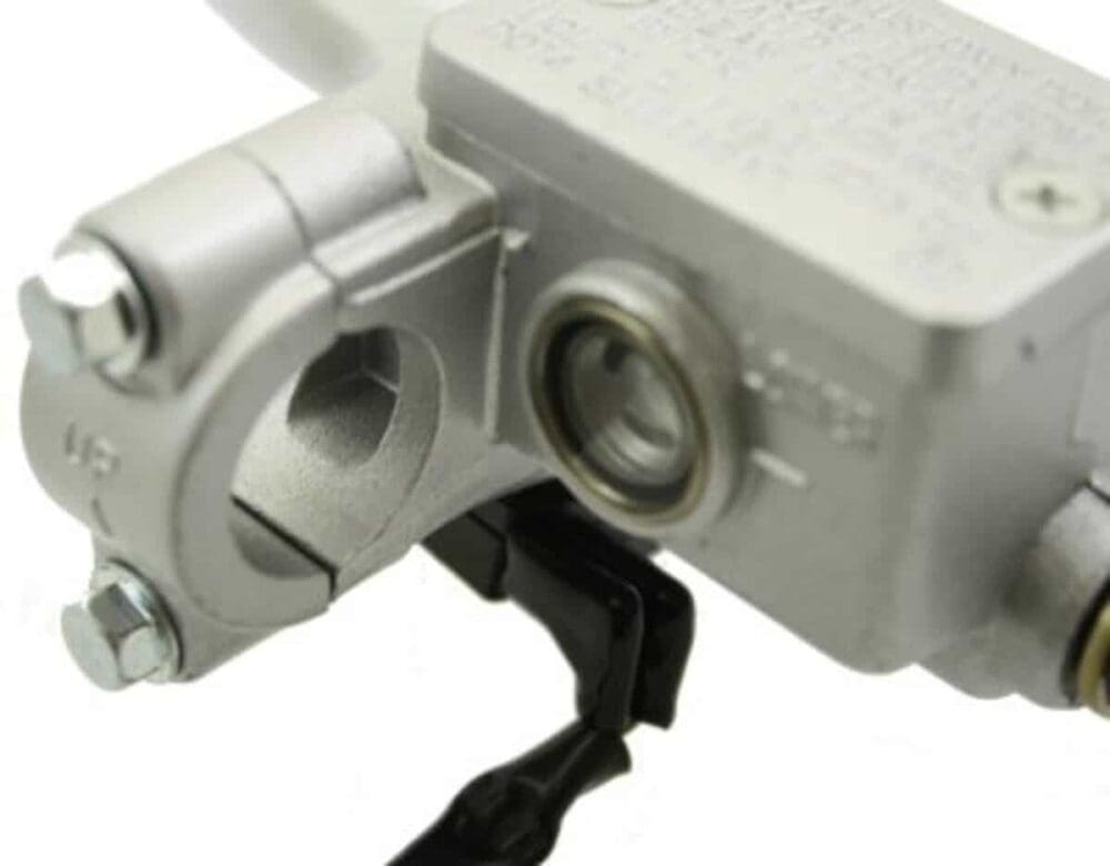 Universal Parts Rear Left Master Cylinder - No Mirror Mount - Image 4