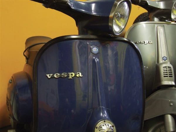 Black Rubber Legshield Trim - Image 2